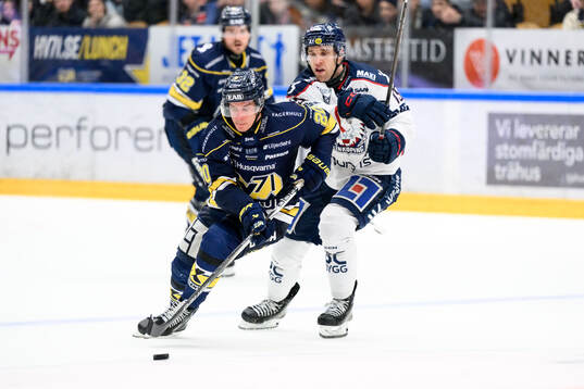 HV71s Andre Petersson och Linköpings Patrick Russell