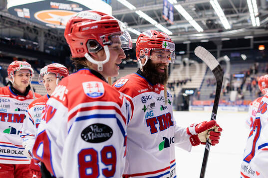 Timrås Oliver Kapanen och Per Svensson jublar