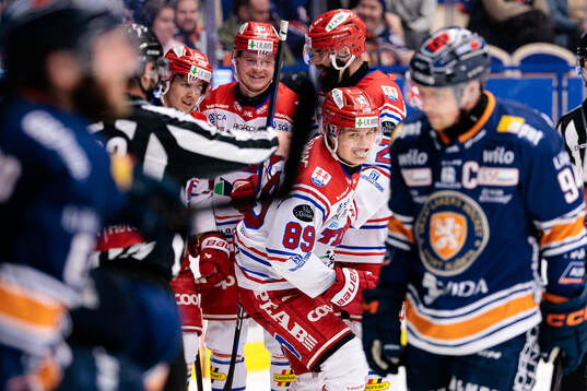 Timrås Oliver Kapanen jublar