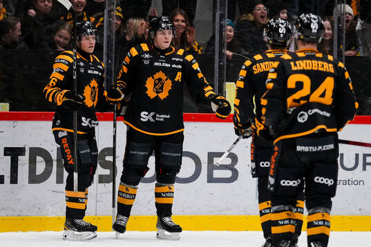 Skellefteås Anton Heikkinen och Rickard Hugg jublar