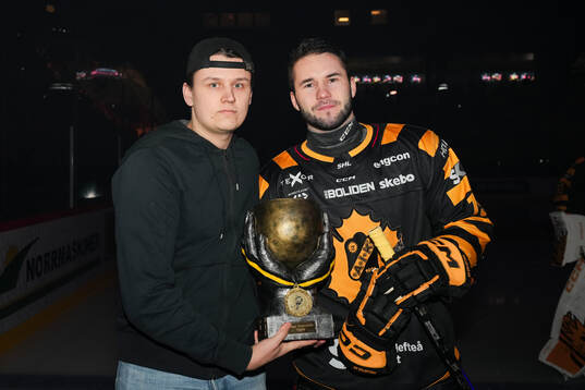 Skellefteås Martins Dzierkals får ta emot Pontus