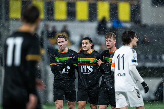 August Wängberg, Amin Boudri och Filip Gustafsson jublar efter 0-1
