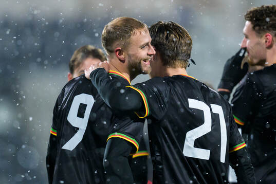 GAIS Gustav Lundgren och Axel Henriksson jublar efter 0-2