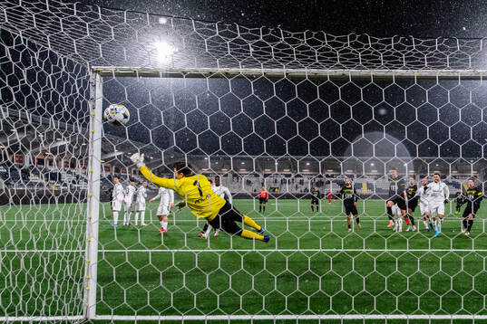 GAIS Gustav Lundgren (ej i bild) gör 0-2 bakom Utsiktens