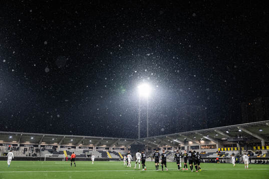 GAIS Lucas Hedlund jublar med lagkamrater