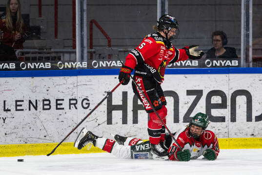 Luleås Johanna Fällman och Frölundas Ella Hellman