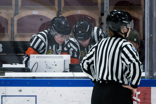 Domare Ida Henriksson och domare Anna Hammar