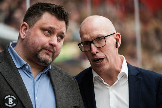 Modos tränare Mattias Karlin och assisterande tränare