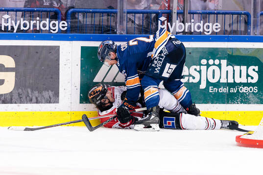 Örebros Hannes Björninen och Växjös Brian Cooper