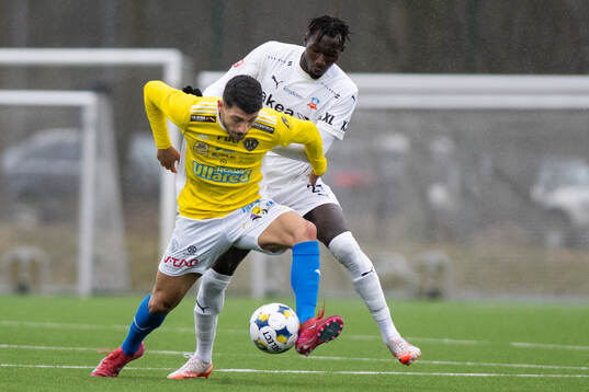 Helsingborgs Ebrima Bajo och Falkenbergs Leonardo Farah Shahin