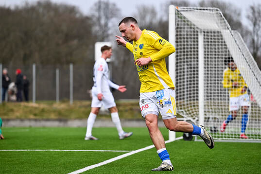 Falkenbergs Viktor Ekblom jublar