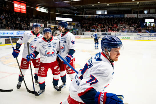 Oskarshamns Filip Sveningsson jublar 1-2 målet