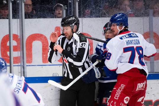 Domare Filip Löwgren, Karlskogas Henrik Larsson,