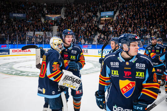 Djurgårdens målvakt Hugo Hävelid och Hugo Blixt jublar