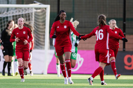 Piteås Sharon Sampson jublar efter 3-1