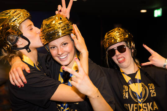 Frölundas Nellie Svensson, Edit Danielsson och målvakt