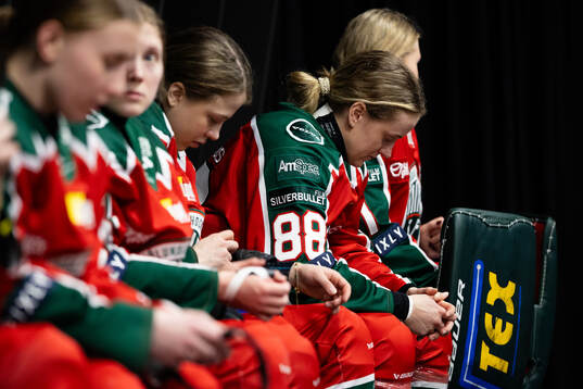 Frölundas Sydney Brodt i omklädningsrummet