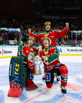 Frölundas målvakt Maja Helge, Ebba Westerlind och Nellie