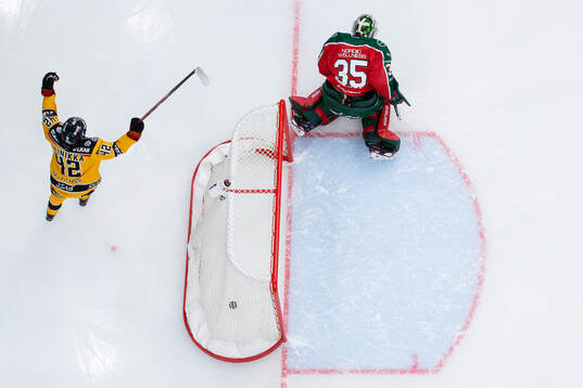 Luleås Viivi Vainikka jublar