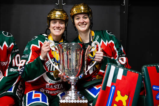 Frölundas Sydney Brodt och målvakt Stephanie Neatby