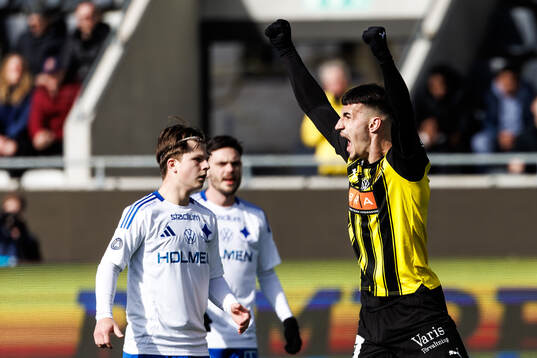 Häckens Srdjan Hrstic jublar efter 1-1