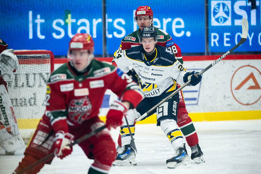 HV71s Oscar Fisker Molgaard och Modos Johan Södergran