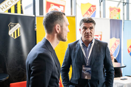 BK Häckens fotbollschef Martin Ericsson och Djurgårdens sportchef Bosse Andersson