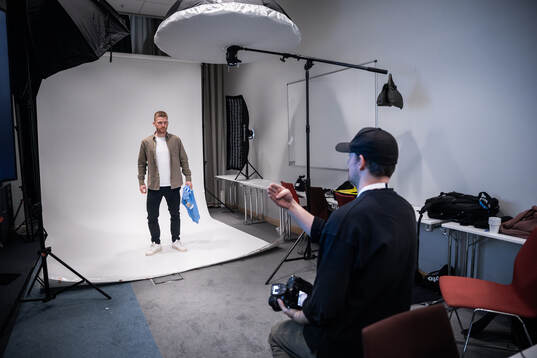 Malmö FFs Anders Christiansen fotograferas i Bildbyråns studio