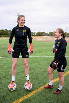 Målvakt Marlen Katharina Kelm och målvakt Lisa Högmark