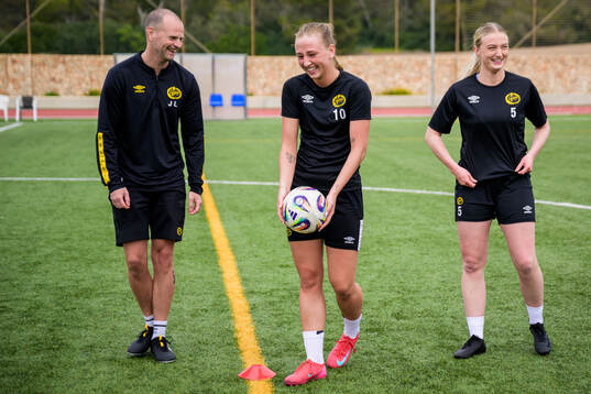 Assisterande tränare Johan Lundwall, Stina Jensen och