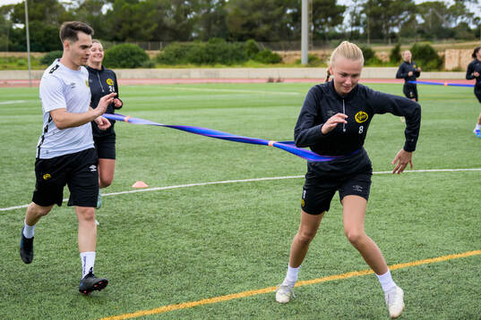 Linn Sångberg och fystränare Pedro Gazquez Carmona