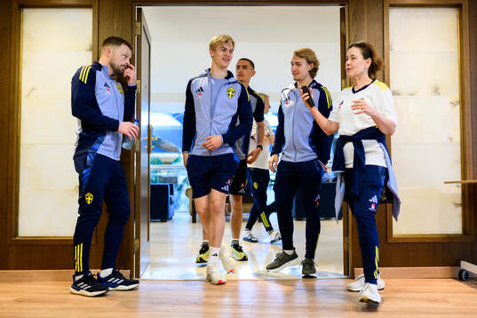 Assistant coach Sebastian Larsson, Lucas Bergvall, Gustaf