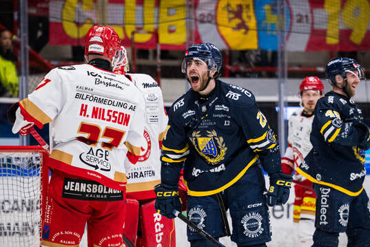 Södertäljes Nolan Stevens jublar