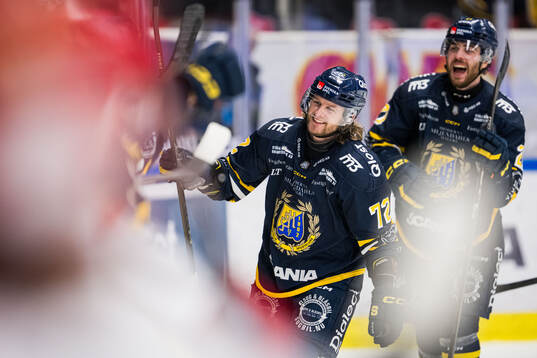 Södertäljes Nicolai Meyer jublar