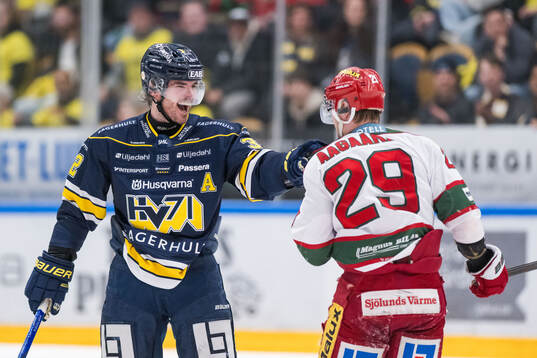 HV71s Oscar Engsund och Modos Mikkel Aagaard