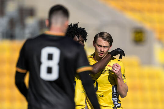 Elfsborgs Ozor Victor Okeke och Simon Hedlund jublar efter 1-2