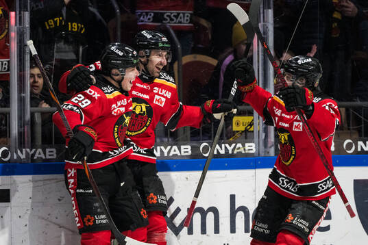 Luleås Erik Gustafsson, Albin Lundin och David Lilja jublar