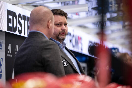 Modos tränare Mattias Karlin