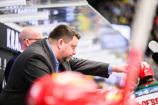 Modos tränare Mattias Karlin