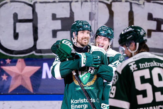 Färjestads August Tornberg och Jeremy Salvas Groleau jublar