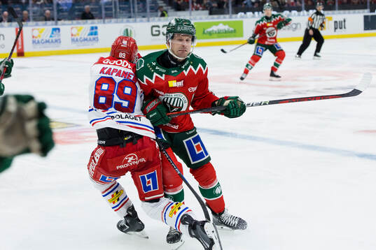 Frölundas Nicklas Lasu och Timrås Oliver Kapanen