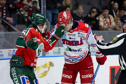 Frölundas Ivar Stenberg och Timrås Oliver Kapanen