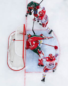 Timrås Magnus Pääjärvi gör 0-1 på Frölundas målvakt