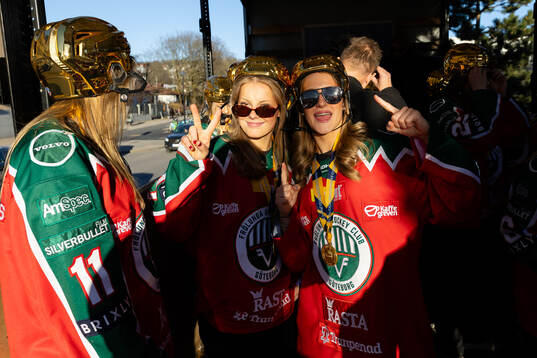 Frölundas Edit Danielsson och Nellie Svensson