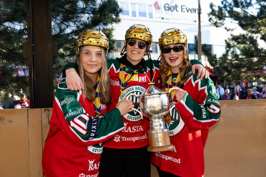 Frölundas Emilia Vesa, Michelle Karvinen och Sanni Rantala