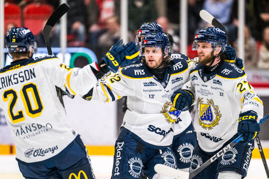 Södertäljes Nicolai Meyer jublar