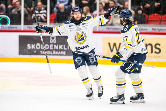 Södertäljes Nicolai Meyer jublar