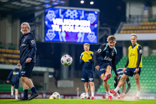 Assistant coach Kent Bergersen and Martin Ødegaard of the Norwegian national football team