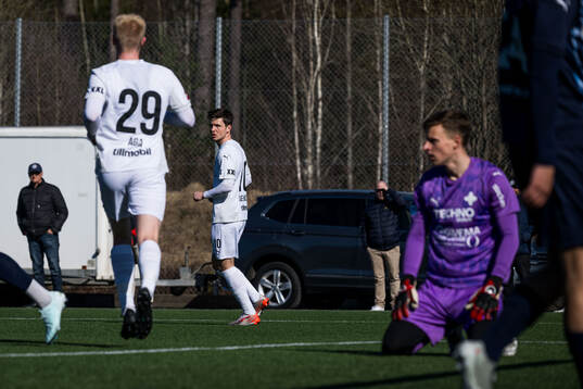 Helsingborgs Max Svensson jublar efter 1-1
