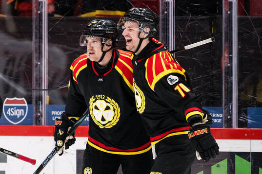Brynäs Jakob Silfverberg jublar med Miks Indrasis